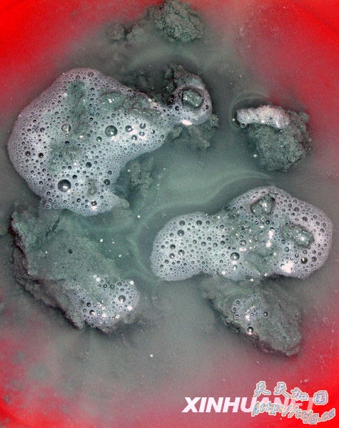 �����Ű�ɫ����״&ldquo;��ȼ��&rdquo;�ĺ��׳��������ˮ���漴ð���������ݣ�2007��6��17���㣩��2007��6��17�գ��ҹ����Ϻ������ɹ�������Ȼ��ˮ����ʵ����Ʒ&ldquo;��ȼ��&rdquo;�ڹ������ࡣ�й��Ǽ��������ձ���ӡ��֮���4��ͨ�����Ҽ��з��ƻ��ɵ���Ȼ��ˮ����ʵ����Ʒ�Ĺ��ҡ� 