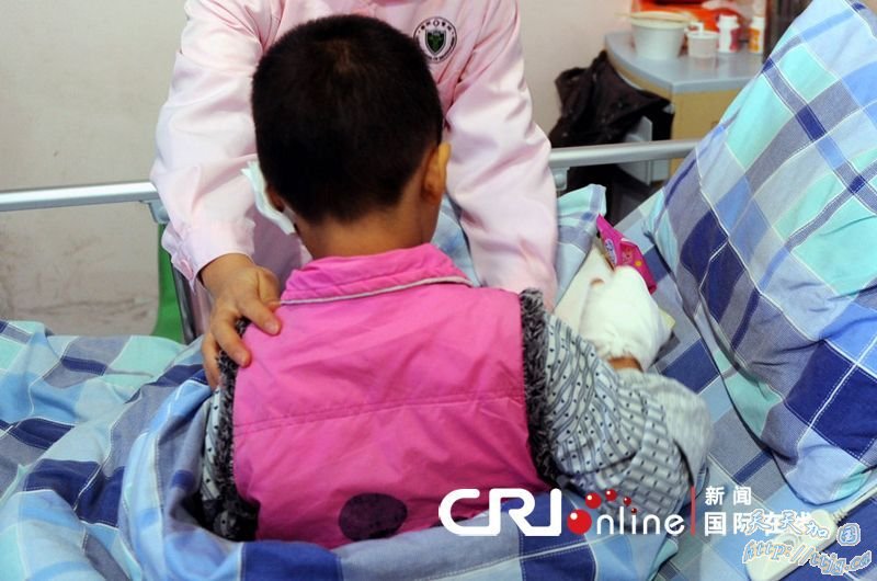 ��ɽ����˽��Ů����ĸ�����ָ �õ�ͱ������(������ͼ)