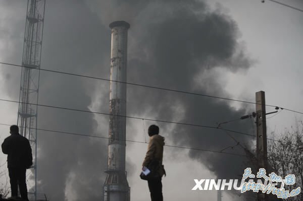 化工厂爆炸引发“地震” 寒夜兰州彻夜救援