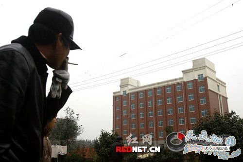 �칫¥����600��ռ��700ƽ�� ��8�˰칫(��ͼ)