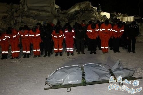 1��16�գ��ں���̫�Ӹۣ��й�ά�;�������Ӷ�Ա�����Ϲ�פ�����ȶ������ŵ�����¥�ֳ�̧��һ���з�ʧ����Ա���塣�»������ Ԭ�� ��