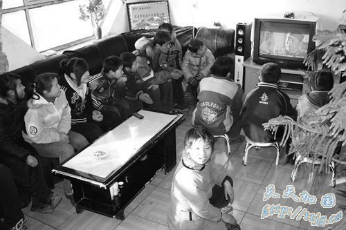 男子借钱创办福利院收养38名孩子(图)