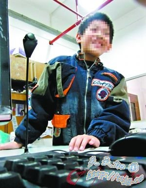 11岁小学生常“恨”母太穷 说有钱人盒饭都香(图)