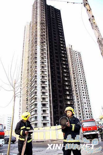 火势扑灭后,大楼变色