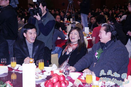 ��𱦳�ϯ��