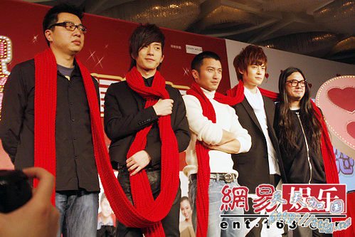 《全城热恋》全男班在沪亮相。