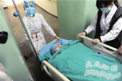 少年捐骨髓救母续:手术顺利 今天将进行第二步