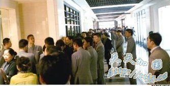 ����200�˰�ҹ����ǧ���լ ���ַ���ҹ��10��(ͼ)