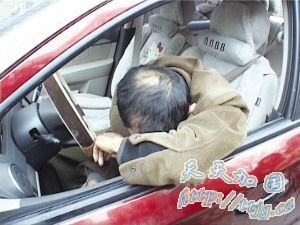 ˾��ײ�˱����غ����� �򽻾���1����Ԫ��Ʊ(��ͼ)