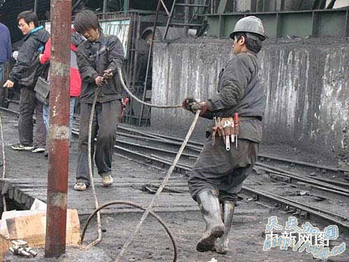 ɽ��������ú��͸ˮ�¹ʱ�����Ա��������