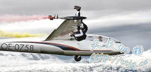 ����ǧ�׸߿շ���ͷ��һ�ɻ�������һ��