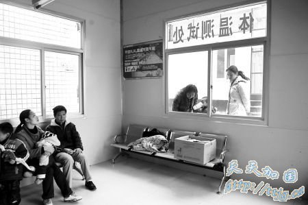 ŮӤֻ����΢��ð�⸸ĸ����(ͼ)