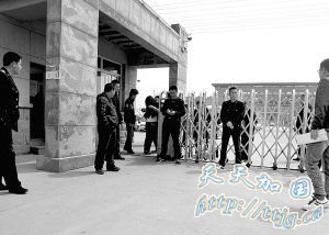 ������Ա��ѧУ�������ſ�