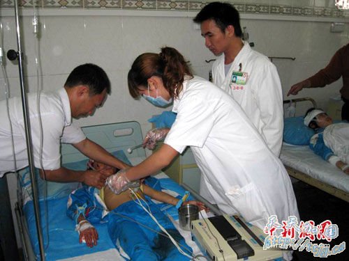 �㶫����һ��ʦ��У԰Ѫ�� 17��ʦ������(ͼ)