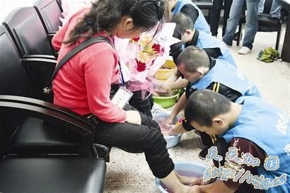 �人������ĸ�׽���֯�ӷ�Ϊ����ϴ��