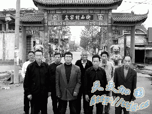 河南村民被挂牌示众判刑 拒领赔款要政府认错