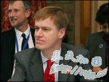 英国工党前大臣遭选民连刺两刀 21岁女凶手被捕