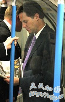 ���������������ķ��վ̨�ϵȳ�