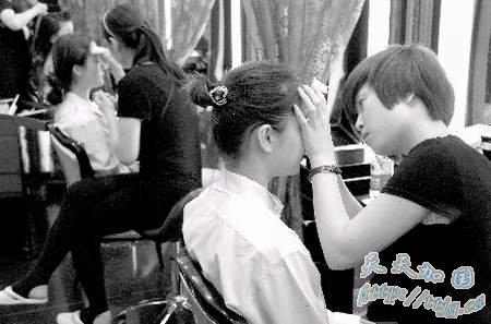 �ɶ�8����Ů�������볡ȯ ��ѡǧ��������(ͼ)