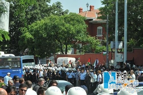 以军向国际救援船队开火致多人死伤
一些国家予以谴责