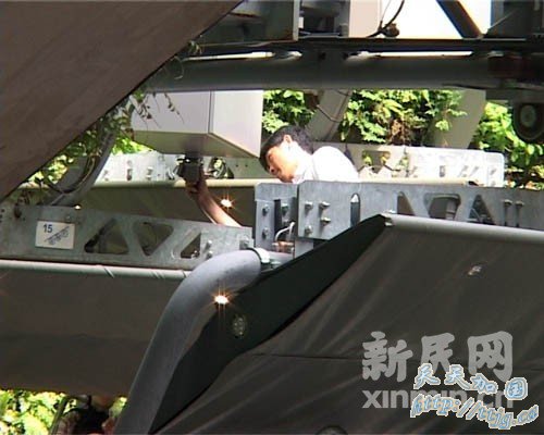 瑞士馆缆车6月1日突发故障 2岁孩子悬在半空