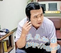 黑老大被杀手入室枪杀 在场警察趴地躲子弹(图)