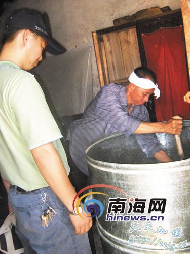 ���϶���һ��4�ڳ�ϡ��Ī���ж�2��2��Σ ��������