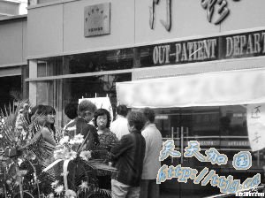 年近40岁孕妇产下死婴 家属不满封堵医院(图)