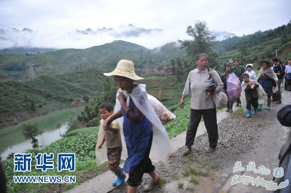 ���ݹ���ɽ�廬���°����˱���(��ͼ)