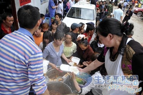 ���ݻ��������ߺ�30��Сѧ�� �������ض�ͯ