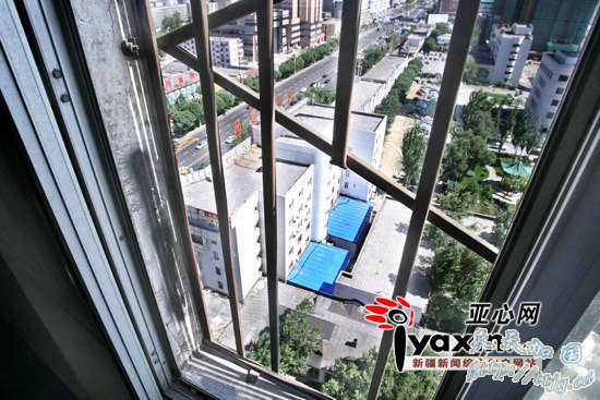 17����Ů������ѵѧУ׹�� ��У������ѧ��(��ͼ)