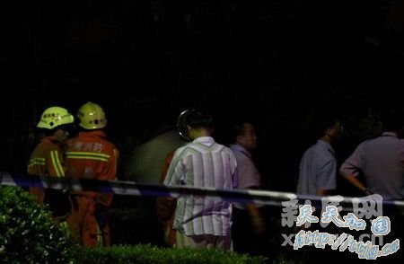 �Ϻ�һ���гֵ��ٳ�Ů�� ������Сʱ��׹¥(��ͼ)