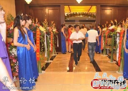 ɽ��һ��ԱΪ������ ֪�������Ը�Ů�ɸ�������(��ͼ)