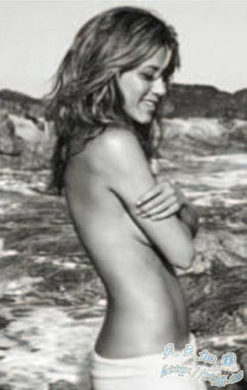 安妮斯顿新广告真空上阵大秀曼妙身姿(组图)