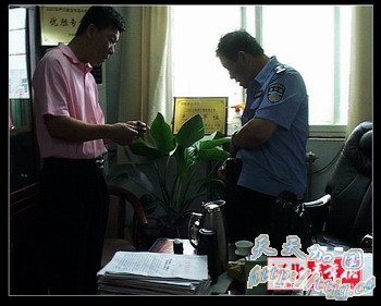 &ldquo;��ǹ�����е����Ұְ֣�&rdquo;(��ͼ)