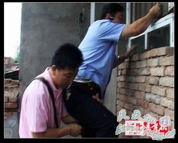 &ldquo;��ǹ�����е����Ұְ֣�&rdquo;(��ͼ)