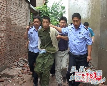 &ldquo;��ǹ�����е����Ұְ֣�&rdquo;(��ͼ)