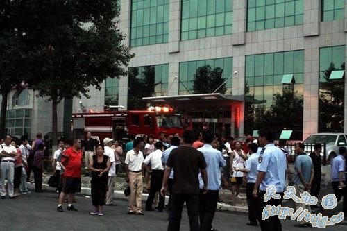 ��������¥����4����Ȼ����ը ��1��21��(ͼ)