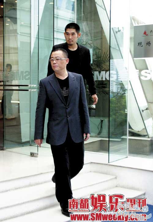 周立波百万房车显豪气自雇保镖拉风不已(组图)