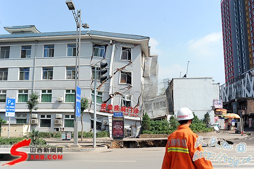 ɽ��ʡ����ҽԺǰ��������������¥����(��ͼ)