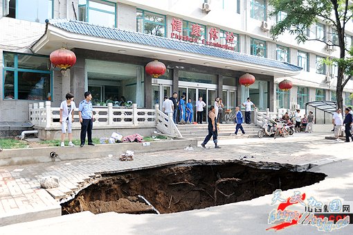 ɽ��ʡ����ҽԺǰ��������������¥����(��ͼ)