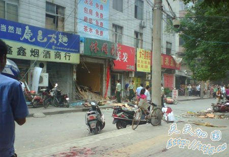 郑州一洗浴中心发生爆炸 10人受伤最小伤者4岁