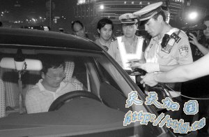 ɽ��������Ա������10�����˱��̾�