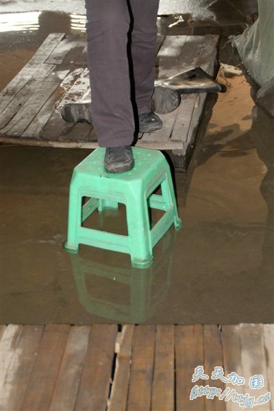 哈尔滨违章建筑下沉致万户居民停水部分民宅被淹