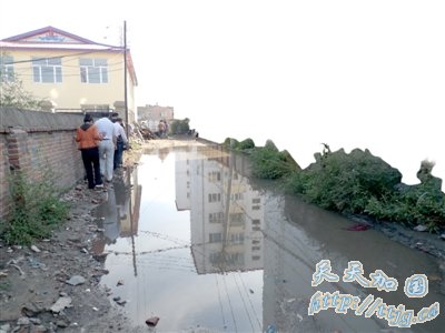 哈尔滨违章建筑下沉致万户居民停水部分民宅被淹