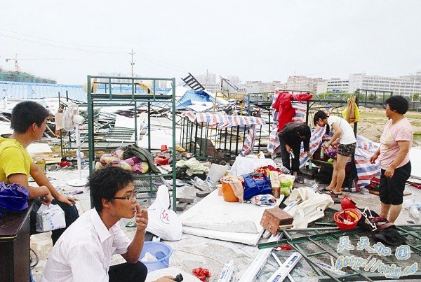 “莫兰蒂”昨石狮登陆 致3人死亡倒塌房屋856间(组图)
