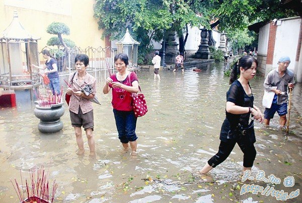 “莫兰蒂”昨石狮登陆 致3人死亡倒塌房屋856间(组图)