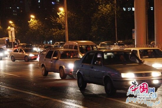 �����������߷���·�γ��ֱ���(ͼ)