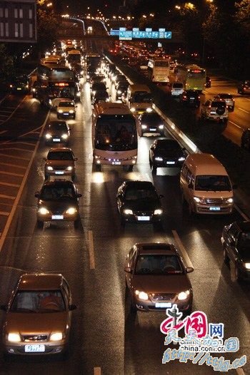 �����������߷���·�γ��ֱ���(ͼ)