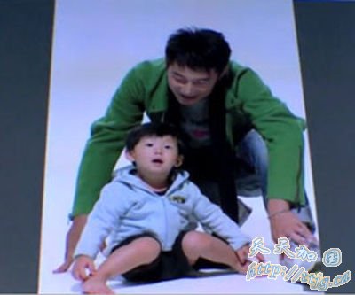 陶晶莹夫妇带儿子首曝光 打拳劈腿不怕生(组图)